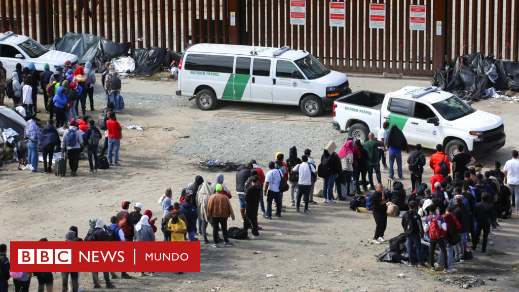 Las fotos que muestran la tensión en la frontera entre México y EE.UU. ante el esperado cruce de miles de migrantes