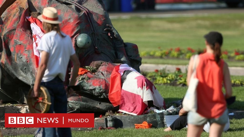 Internados en Canadá: la quema de iglesias y el derribo las estatuas de las reinas Victoria e Isabel II por el escándalo de la muerte de niños indígenas - BBC News Mundo Internados en Canadá: la quema de iglesias y el derribo las estatuas de las reinas Victoria e Isabel II por el escándalo de la muerte de niños indígenas - BBC News Mundo