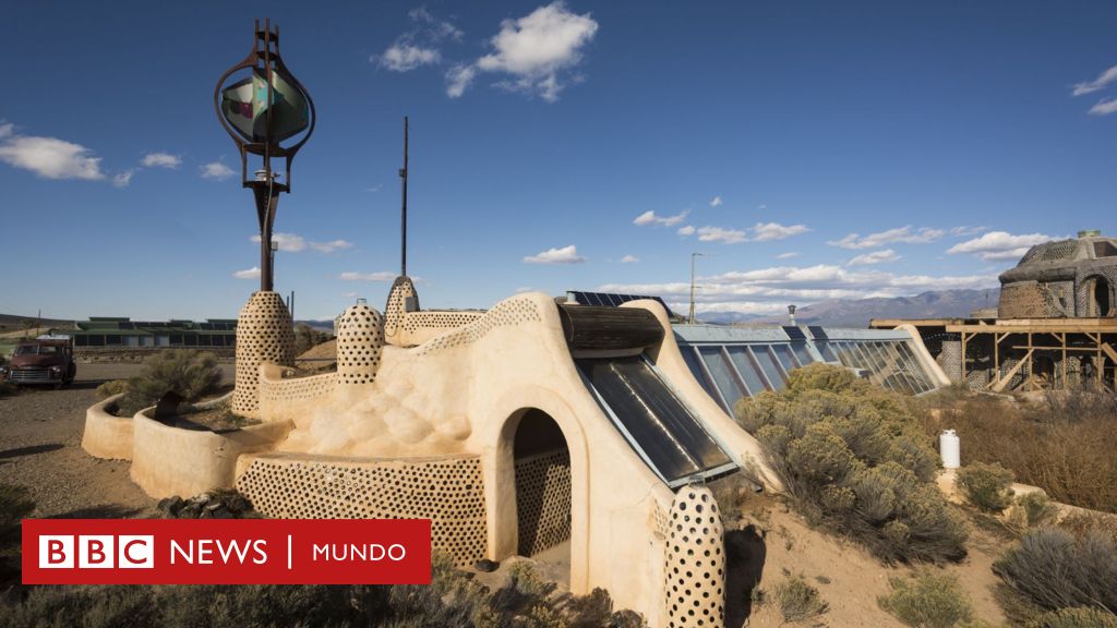 Earthships: Spectacular homes built 40 years ago in the New Mexico desert are an example of fighting climate change