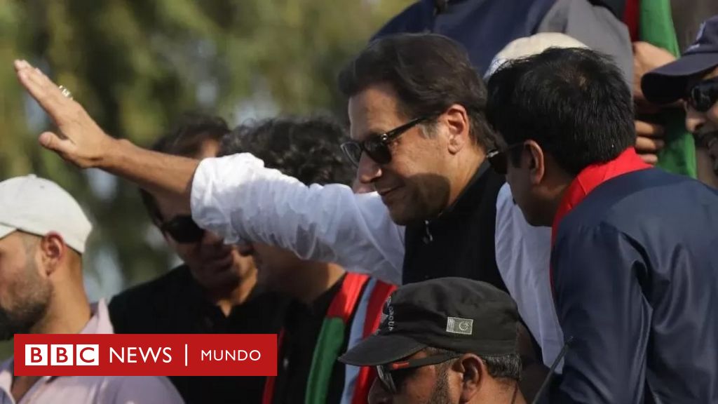 Pakistán: hieren a disparos al ex primer ministro Imran Khan en una marcha de protesta