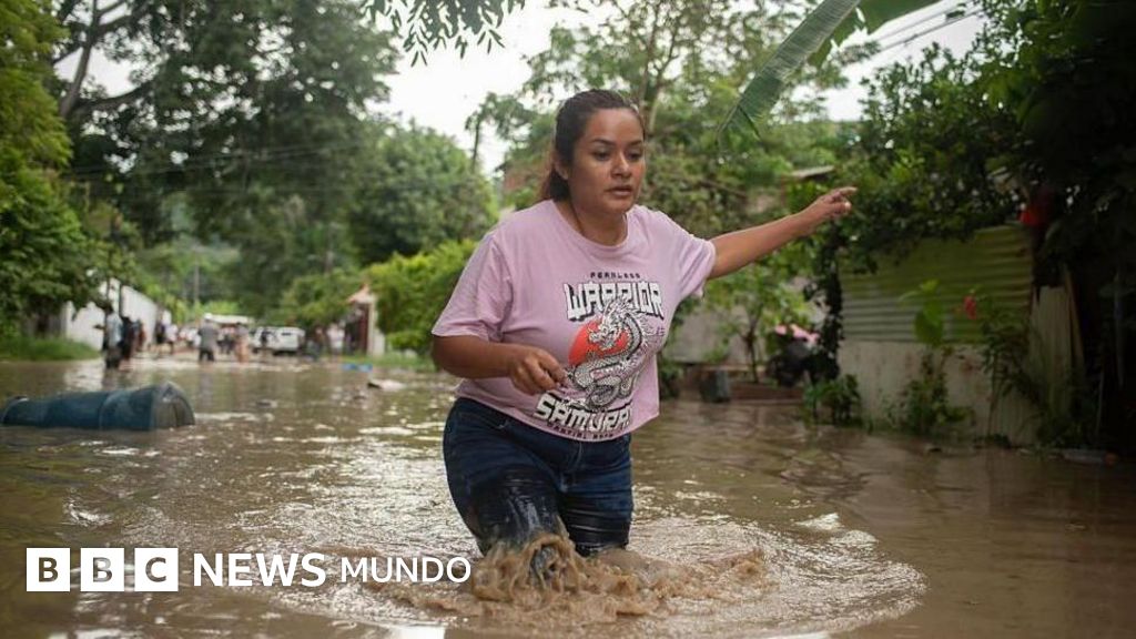 メキシコの洪水で少なくとも27人が死亡