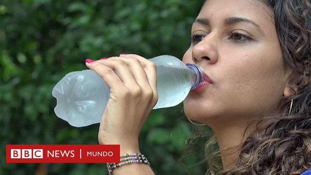 Es seguro reutilizar las botellas de agua? - BBC News Mundo