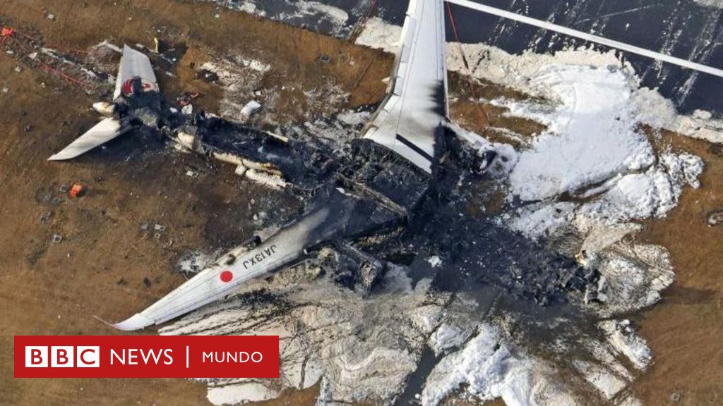 東京の空港で火災が発生したエアバスA350型機から数百人の乗客はどのようにして脱出したのか