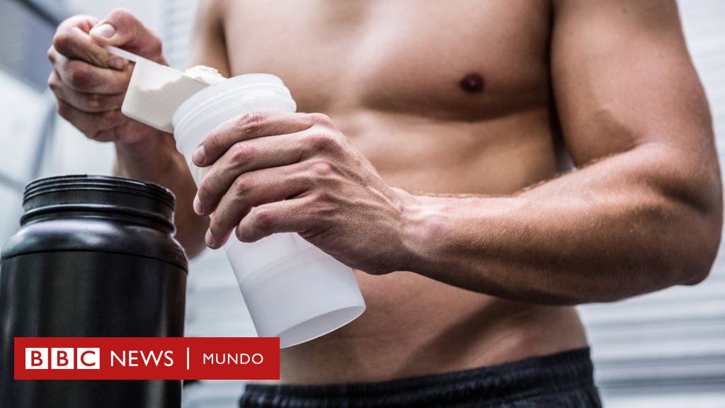 La peligrosa moda de ingerir polvos proteicos en seco antes de hacer  ejercicio - BBC News Mundo