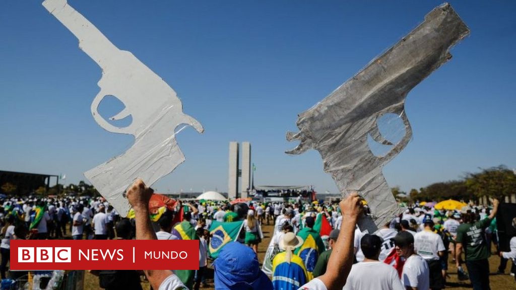 Bolsonaro: cómo los brasileños se armaron hasta los dientes durante su gobierno (y por qué eso enciende alarmas para las elecciones)