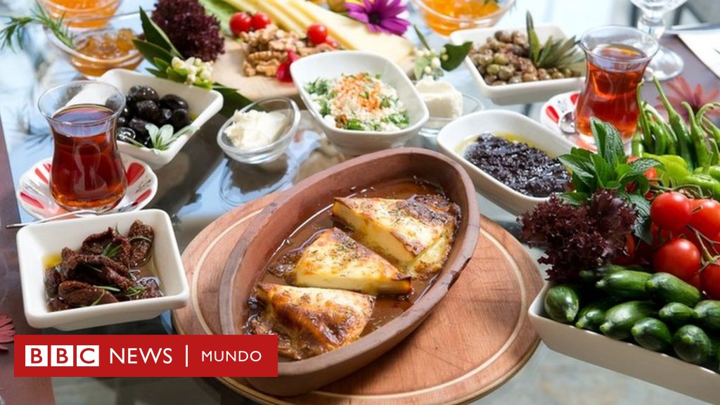 Los extravagantes “desayunos-almuerzos” de las élites extranjeras en sus  países de residencia - BBC News Mundo