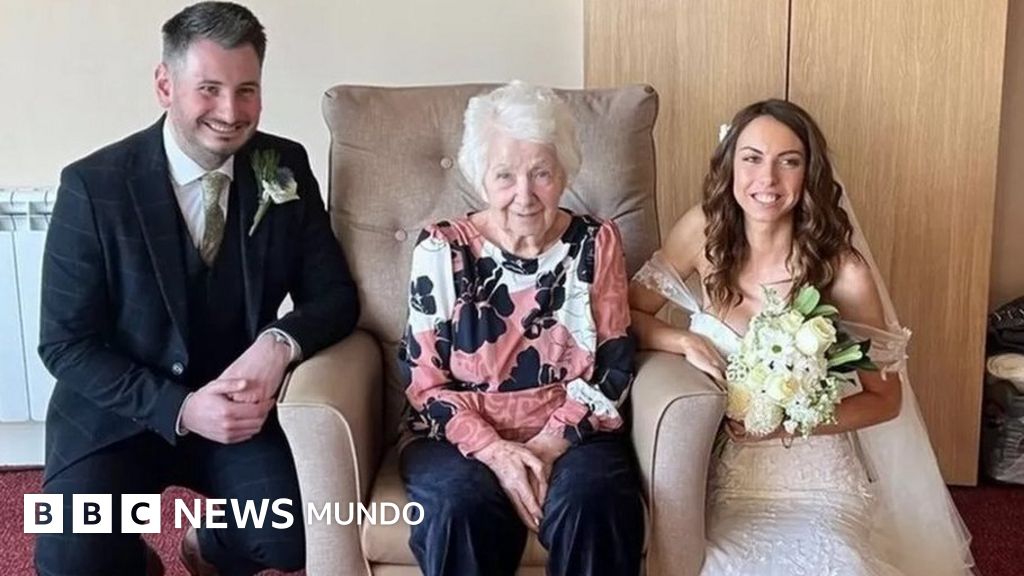 La pareja que recreó su boda en un geriátrico para que participara su abuela con demencia