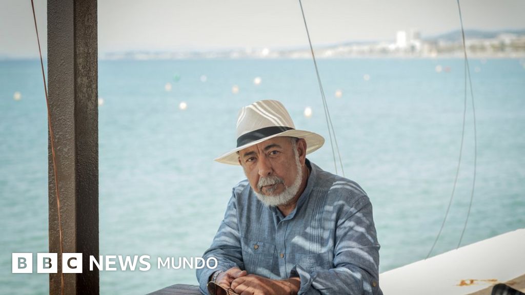 "En Cuba ya estamos cansados de vivir tanto tiempo en la Historia y queremos vivir en la normalidad"