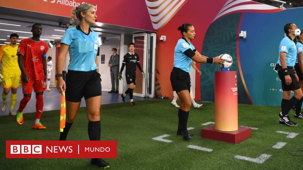Mondiali 2022: chi sono le 3 donne che hanno gestito per la prima volta una partita maschile nella storia dei Mondiali?