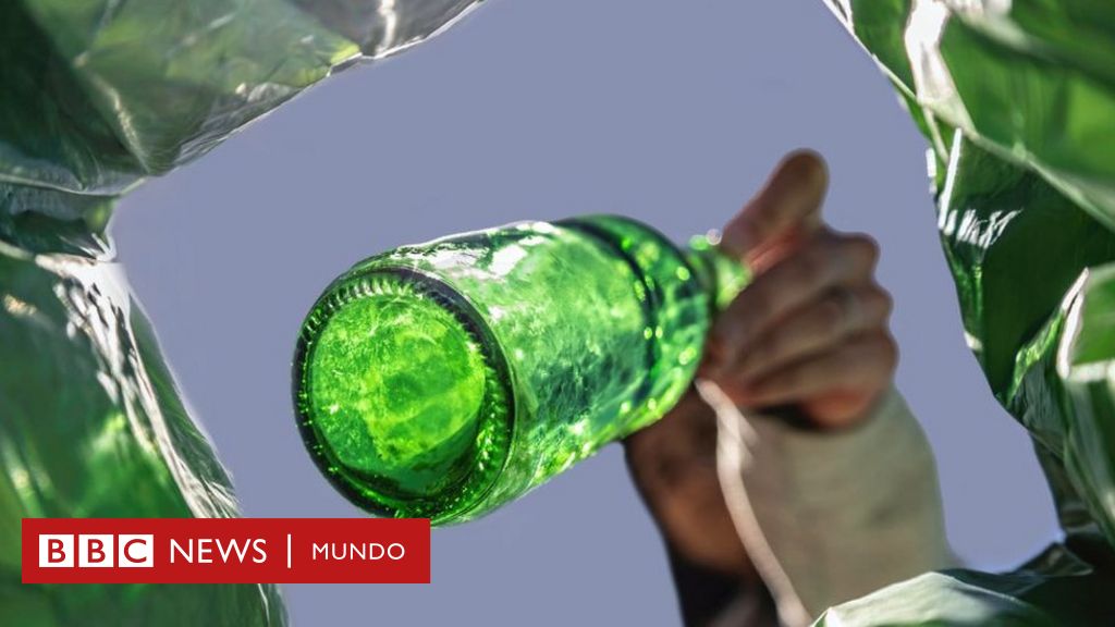 Vidrio o plástico: ¿cuál es mejor para el medio ambiente? - BBC News Mundo