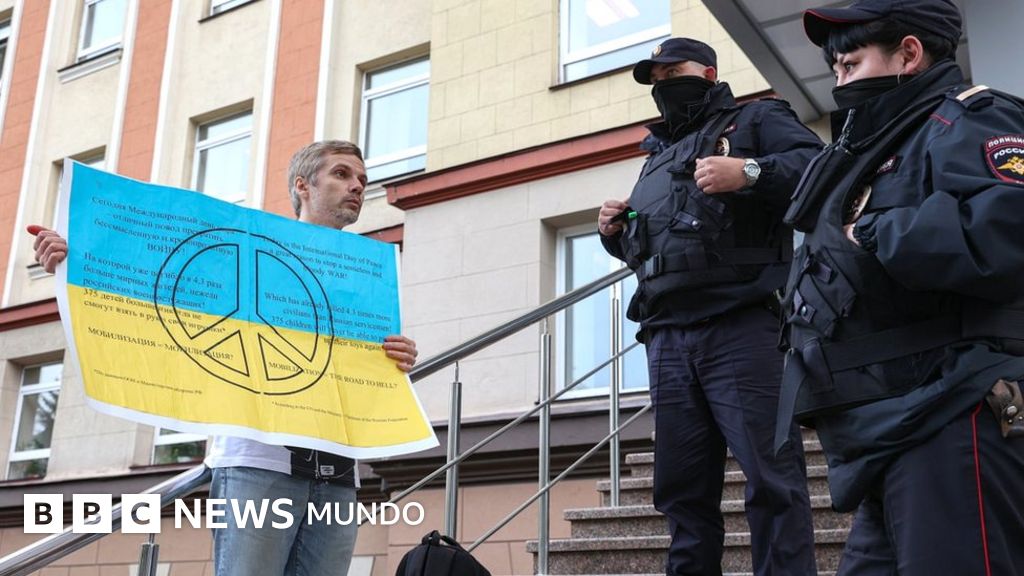 “Me romperé un brazo, una pierna... haré lo que sea, pero no iré al frente”: quiénes son los reservistas a los que Putin quiere reclutar para la guerra