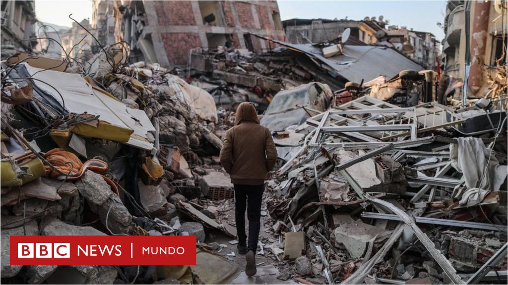 Terremotos en Turquía: enfrentamientos y arrestos en Turquía vinculados con el terremoto, que ya deja más de 30.000 muertos