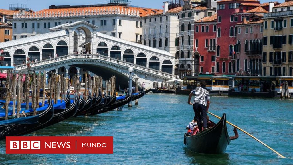 Venezia: i surfisti del Canal Grande sfogano l’ira del sindaco