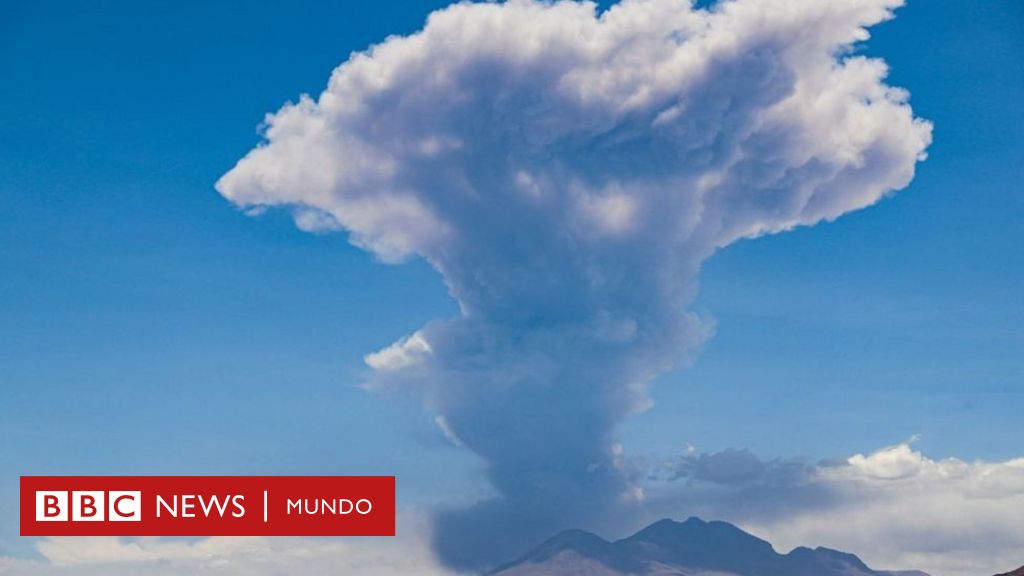 Volcán Láscar: la columna de humo de 6.000 metros que llevó a las autoridades a decretar la alerta amarilla en Chile