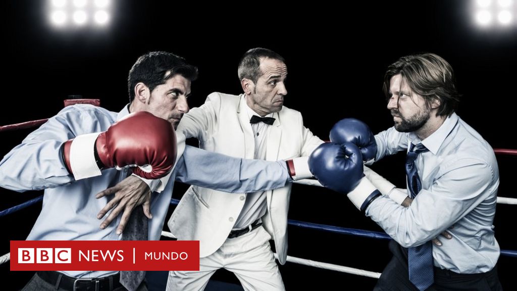 La histórica guerra de las ideas entre economistas y por qué te afecta quién la va ganando - BBC News Mundo