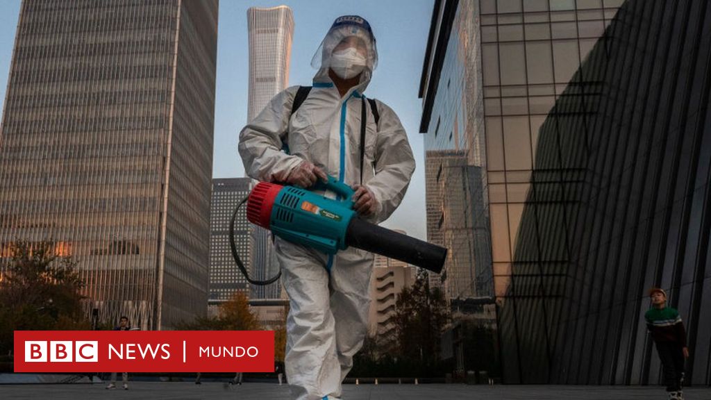 Beijing menghadapi momen “paling kompleks dan serius” dari pandemi COVID-19, dengan meningkatnya kasus dan kematian pertama dalam enam bulan.