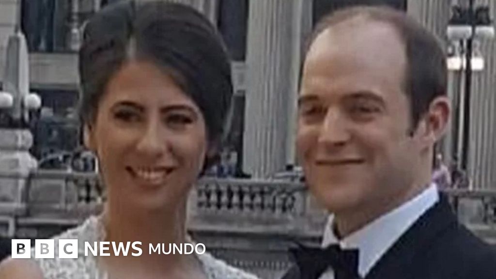 El niño de 2 años que fue encontrado solo y ensangrentado luego de que sus padres murieran en la matanza de Chicago