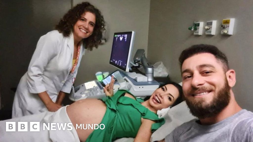 La extraordinaria operación con la que unos médicos quemaron el tumor de un bebé en el útero para salvarle la vida