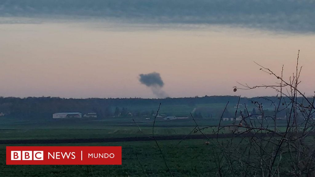 El gobierno de Polonia asegura que un "misil de fabricación rusa" cayó en su territorio y mató a dos personas