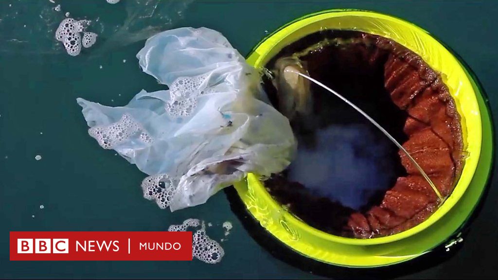 El ingenioso basurero flotante que succiona el plástico y los ...