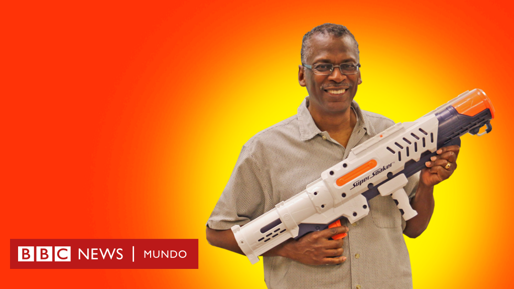 Coronel color Banco de iglesia El ingeniero de la NASA que inventó la pistola de agua más poderosa del  mundo - BBC News Mundo
