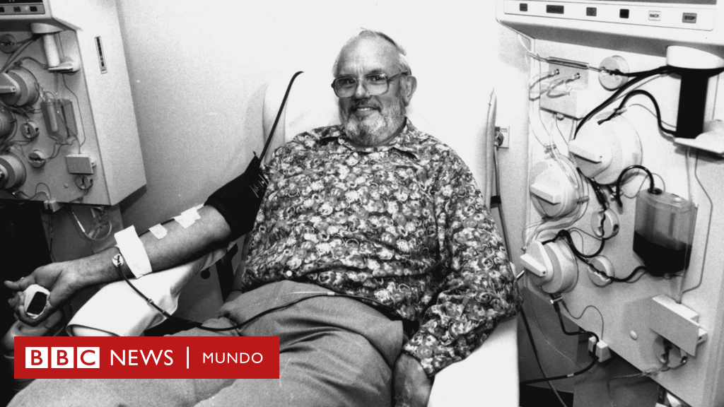 Quién fue James Harrison, el "hombre del brazo de oro" que les salvó la vida a 2,4 millones de bebés gracias a su sangre