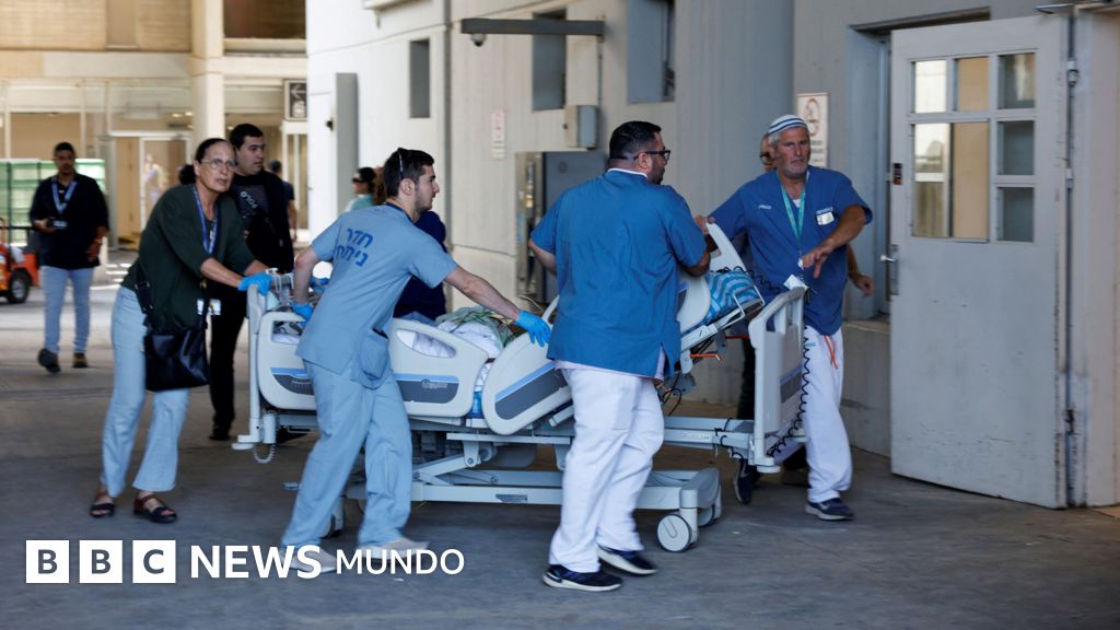 Irán golpea un hospital del sur de Israel y el ejército israelí bombardea un reactor nuclear iraní