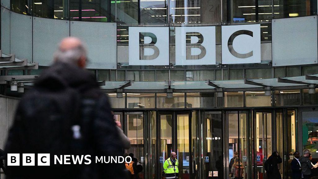 Dimisiones en la BBC y demanda millonaria de Trump: el choque entre periodismo y poder en tiempos de posverdad