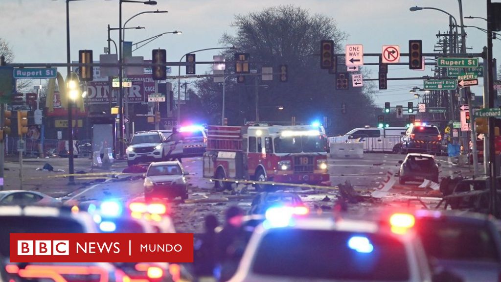 6 mexicanos que viajaban en un vuelo médico y una persona que estaba en un automóvil mueren en un accidente en Filadelfia