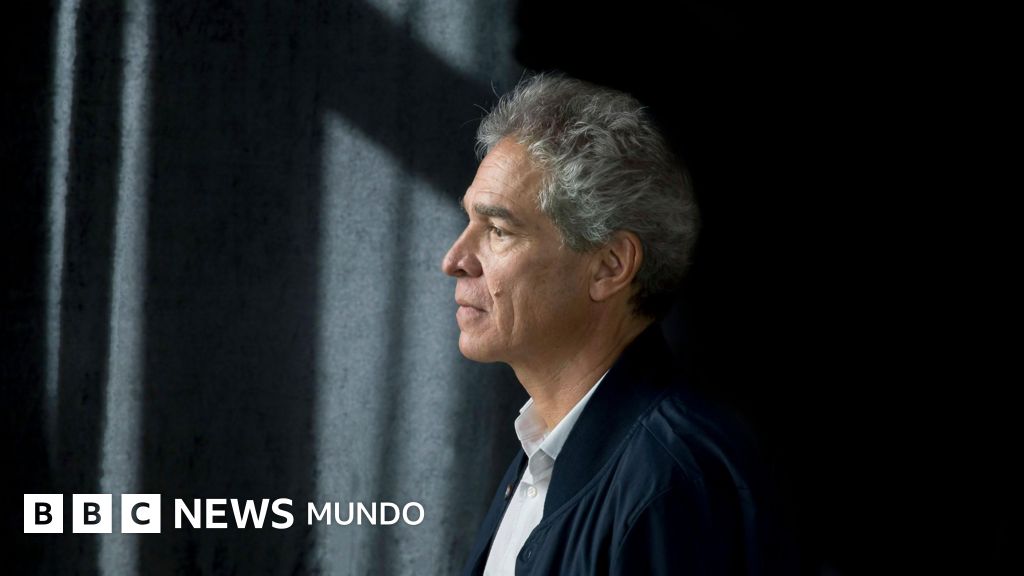 Rodrigo Rey Rosa y su novela inspirada en la megacárcel de Bukele: 