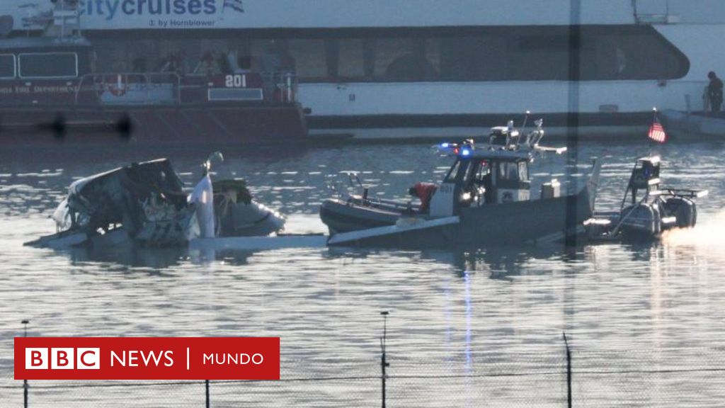 No hay sobrevivientes tras el choque de un avión con 64 personas a bordo y un helicóptero militar en Washington DC