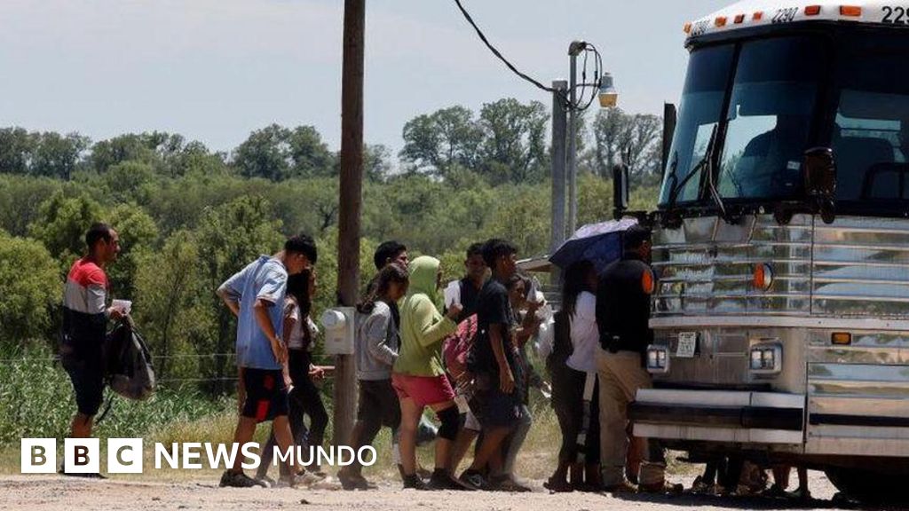 Muere una niña venezolana de 3 años en un autobús de migrantes en Texas