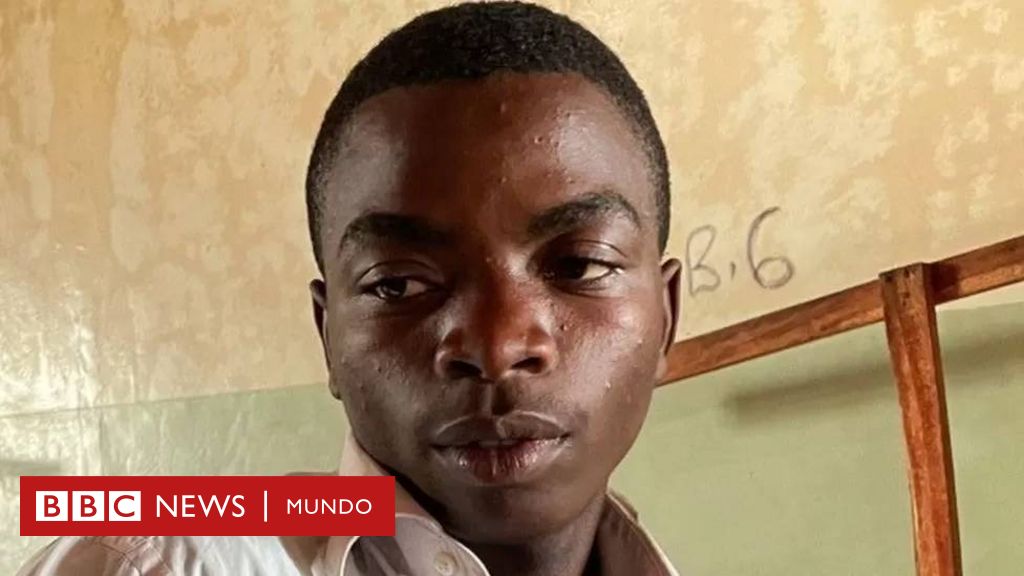“Me cubrí con la sangre de mis compañeros para sobrevivir”: el relato de dos estudiantes de la escuela donde un ataque dejó 40 muertos en Uganda