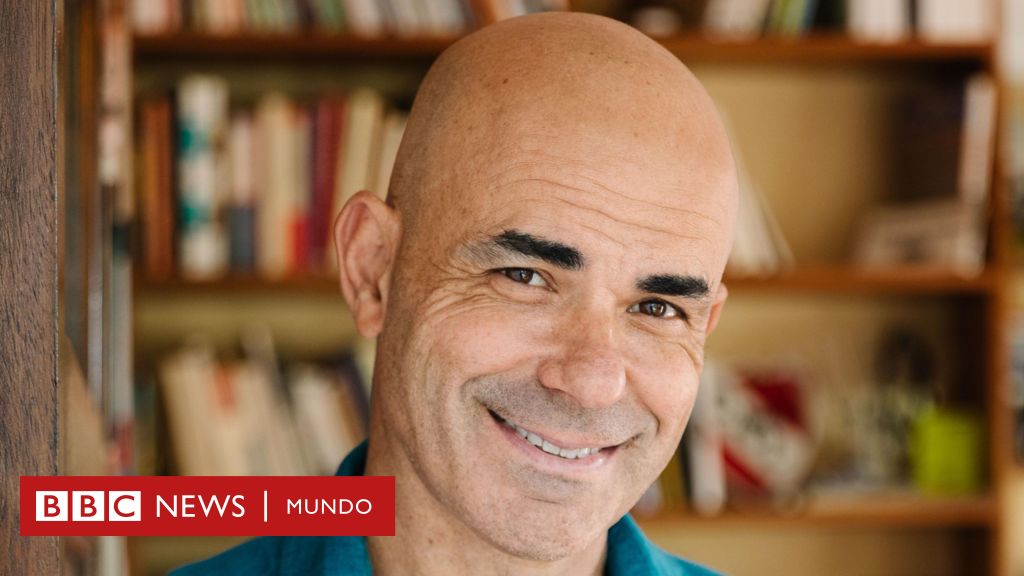 "No está bueno ir al pasado a encontrar sólo lo que deseamos encontrar": Eduardo Sacheri, escritor argentino