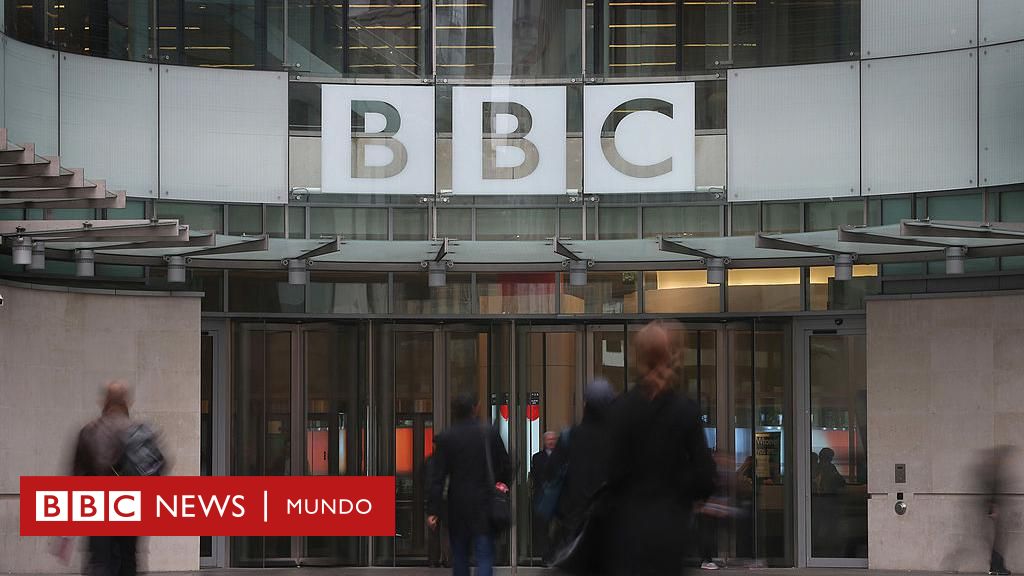 La BBC suspende a un presentador tras acusaciones de que le pagó a un adolescente por fotos sexualmente explícitas