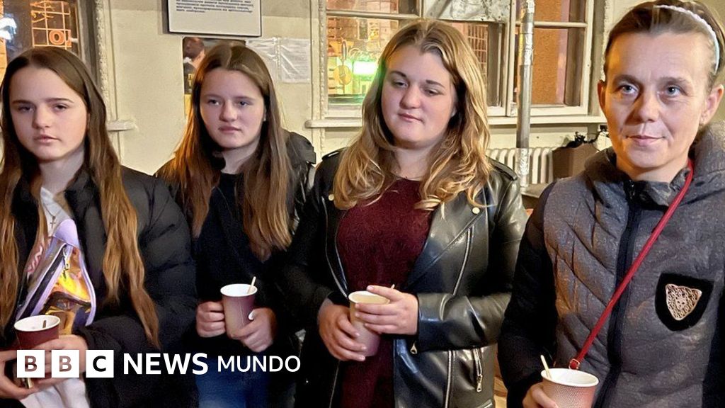 Los niños y jóvenes ucranianos obligados a abandonar sus hogares por los ataques rusos