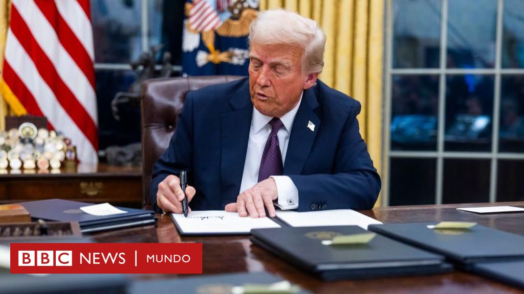 Cuáles son las principales órdenes ejecutivas que firmó Trump en su primer día en la Casa Blanca