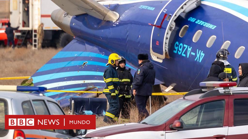 Azerbaiyán culpa de la caída del avión en el que murieron 38 personas a "una interferencia externa" y EE.UU. dice que hay "indicios" de que pudo ser derribado por fuerzas rusas