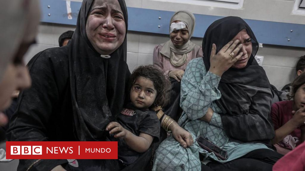 Qué se sabe de la fuerte explosión que dejó cientos de muertos en un hospital de Gaza y de la que se culpan mutuamente israelíes y palestinos