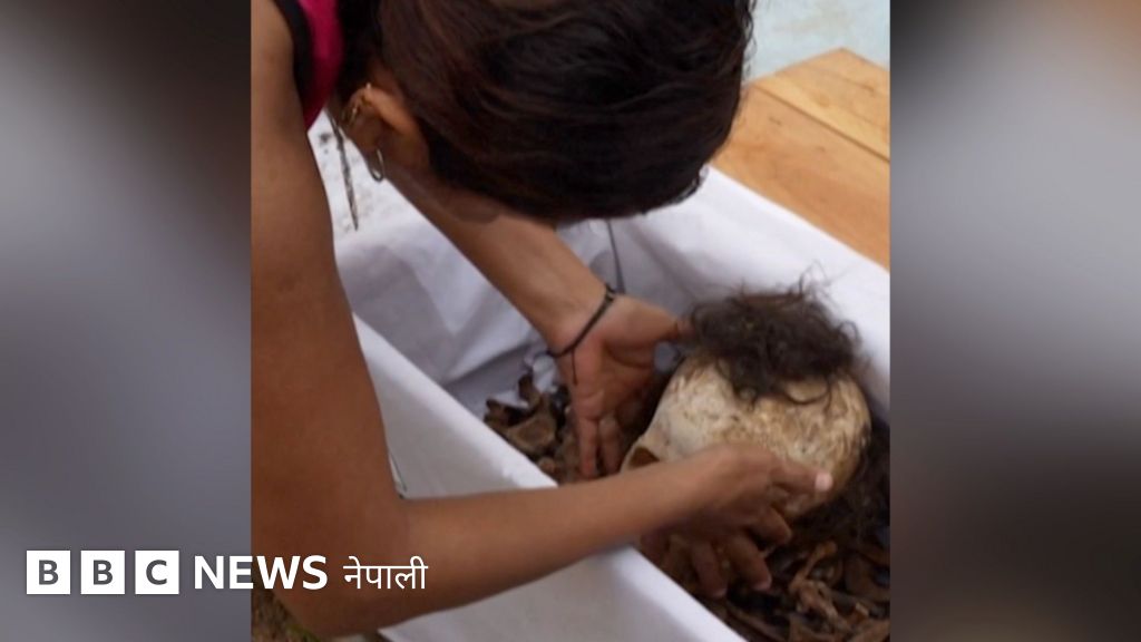 मेक्सिकोको एउटा गाउँ जहाँ चिहानबाट पूर्वजका खप्पर र कङ्काल निकालेर सफा गरिन्छ