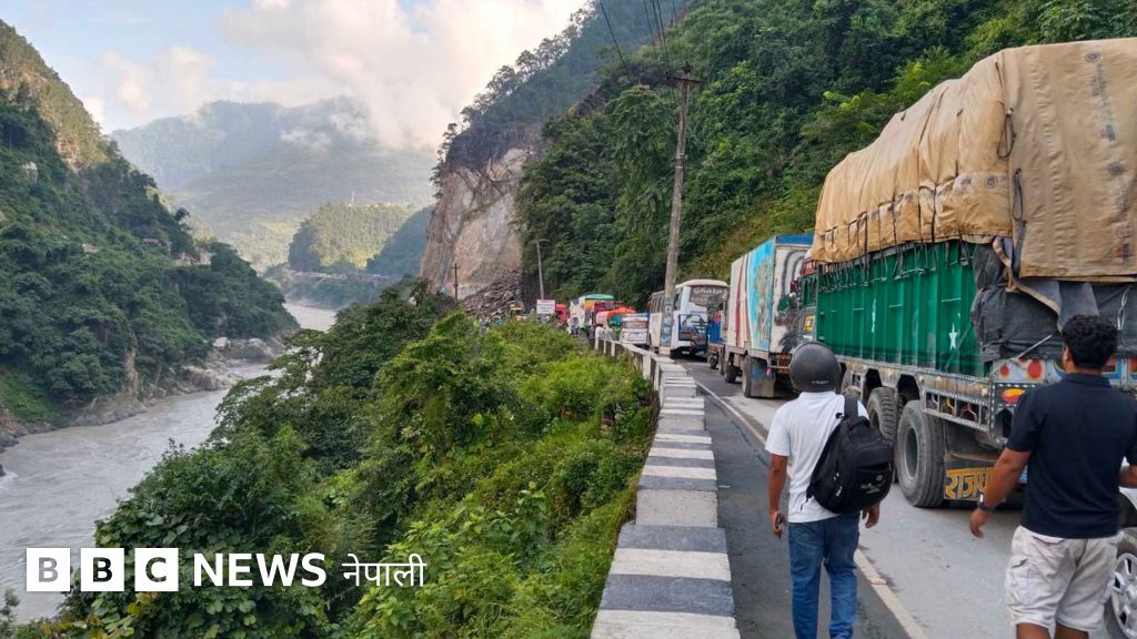 राजधानी जोड्ने राजमार्गहरू अवरुद्ध हुँदा यात्रीलाई सास्ती