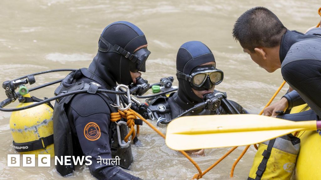 त्रिशूली बस दुर्घटना : घर हिँडेका आफन्त बेपत्ता भएपछि सोधखोज गर्न आफन्तजन सिमलतालमा 
