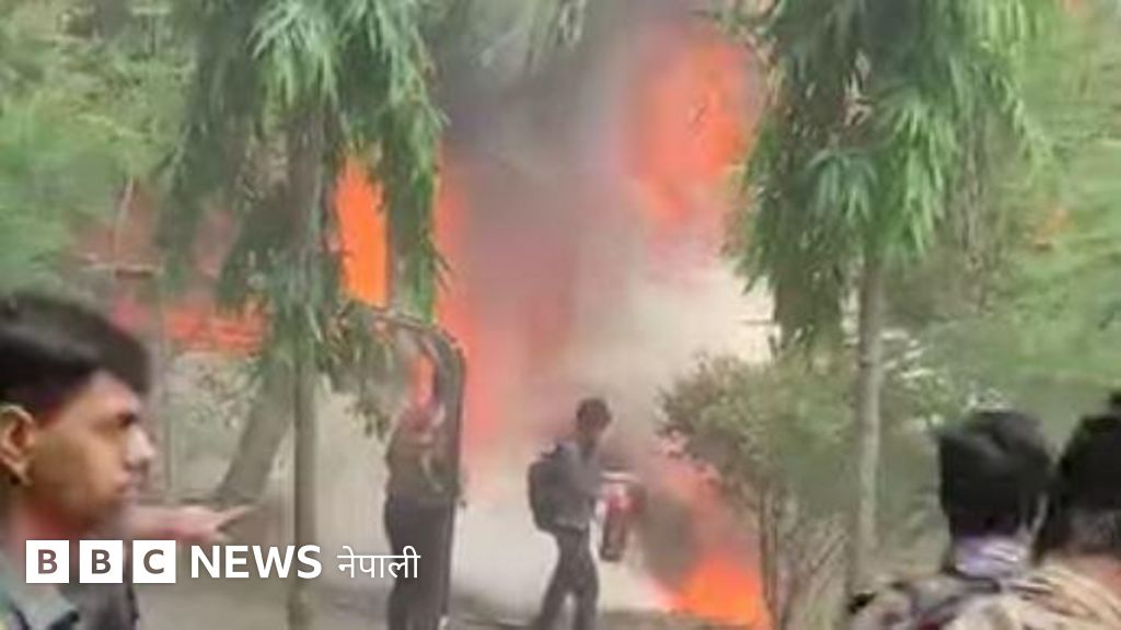 बाङ्ग्लादेश विमान दुर्घटना : सेनाको विमान कलेजमा ठोक्कियो, कम्तीमा १६ जनाको मृत्यु