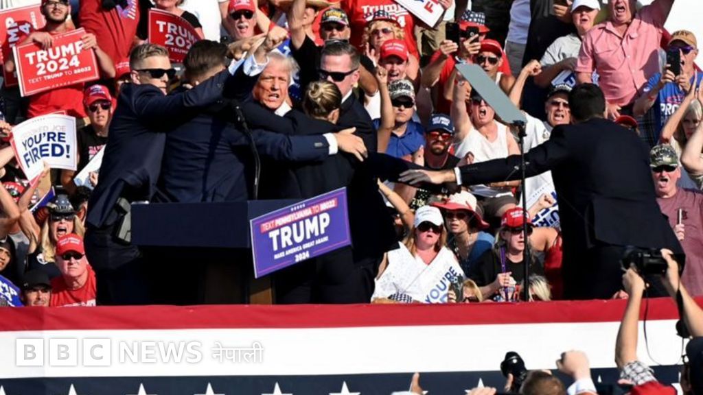 डोनल्ड ट्रम्पः भूतपूर्व अमेरिकी राष्ट्रपतिमाथि चुनावी सभामा गोली प्रहार भएपछिको क्षणका केही तस्बिरहरू