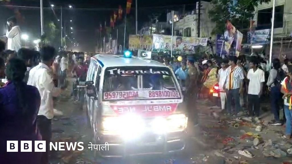 भारतमा तमिल अभिनेता विजयको राजनीतिक कार्यक्रममा कसरी भागदौड मच्चियो?