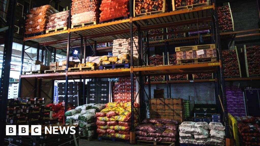 Food warehouses 'almost full' ahead of Brexit BBC News