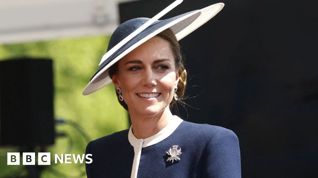 Kate officially names new Royal Navy warship HMS Glasgow