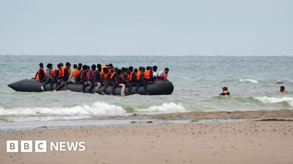 UK Imposes Landmark Sanctions on People-Smuggling Networks Amid Record 2025 Channel Crossings