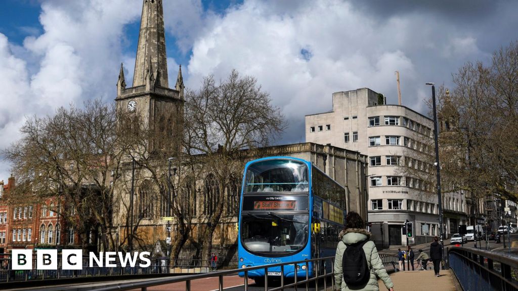 Calls for free bus tickets for asylum seekers