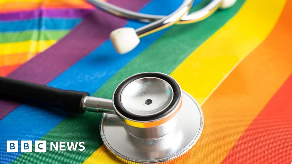 Regulator sorry for past disciplining of gay doctors